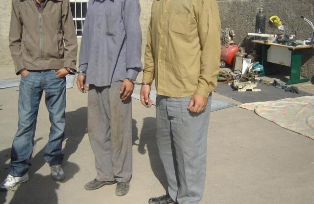 متهمان به سرقت خودرو حين اوراق كردن خودرو سرقتی دستگیر شدند