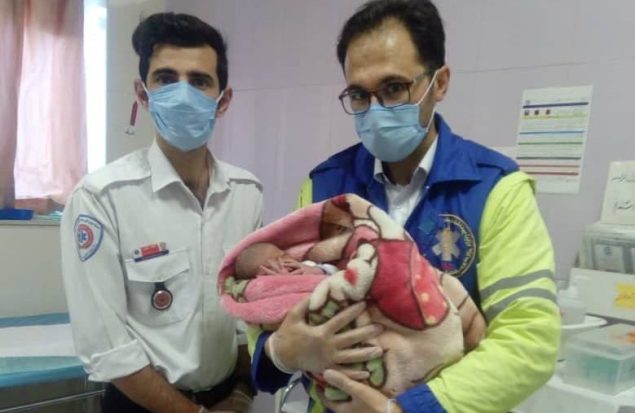 تولد نوزاد عجول چنارانی در آمبولانس