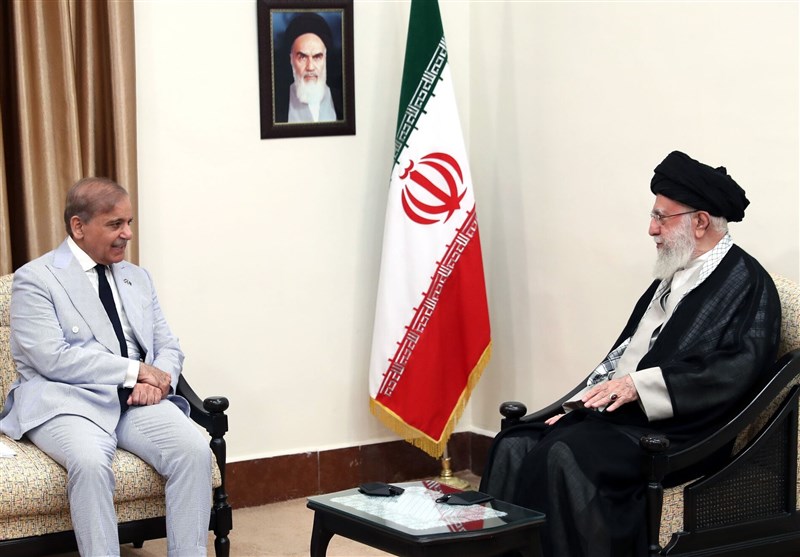 تاکید رهبر انقلاب در دیدار نخست وزیر پاکستان: لزوم اقدامات تاثیرگذار برای متوقف کردن جنایات در غزه