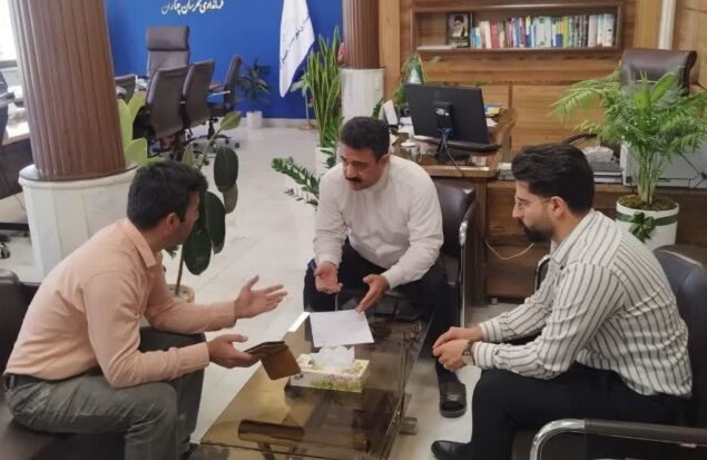 گفت‌وگوی مستقیم فرماندار چناران با مردم / رسیدگی به درخواست‌ها و مشکلات روستاییان و شهروندان