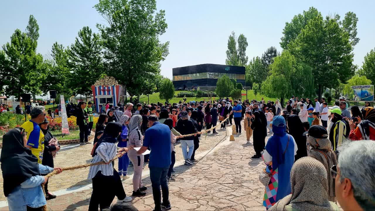 همایش بزرگ جوانی جمعیت در دریاچه سنجاقک گلبهار برگزار شد
