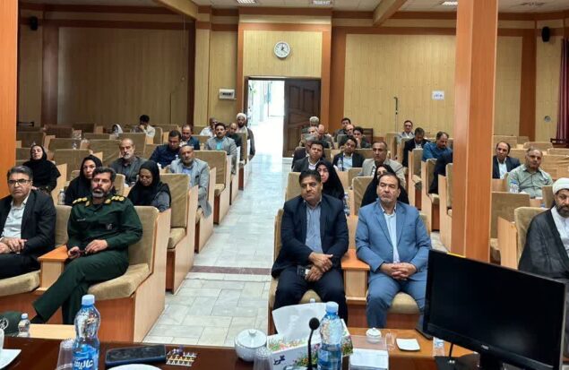 تأکید فرماندار چناران بر نصب پنل‌های خورشیدی در ادارات این شهرستان
