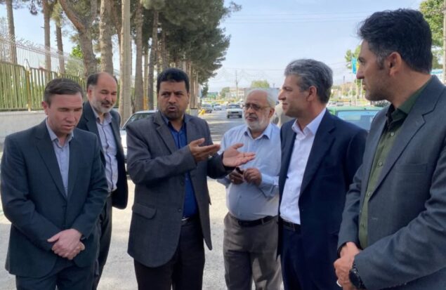 بازدید امامی‌راد از روند آسفالت خیابان طالقانی چناران/پیگیری تأمین قیر رایگان برای شهرداری‌های حوزه انتخابیه