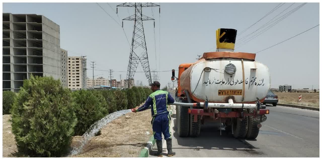 آبیاری روزانه فضای سبز گلبهار با آب خام و پساب در حال انجام است