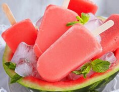 طرز تهیه یخمک هندوانه برای کودکان در تابستان گرم