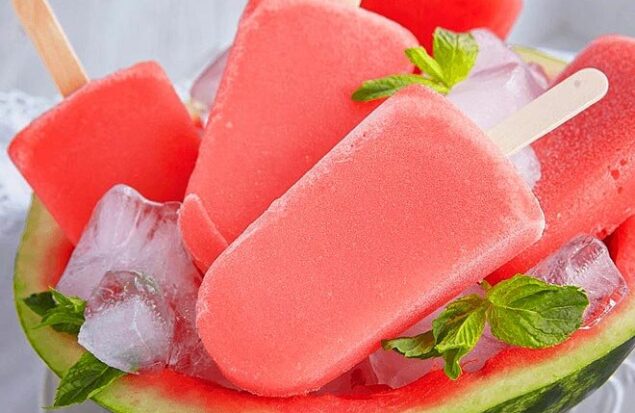 طرز تهیه یخمک هندوانه برای کودکان در تابستان گرم
