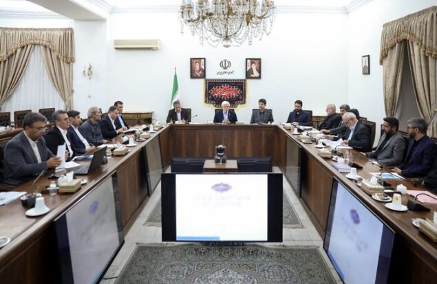 عارف: انسجام بوجود آمده را نباید با بی هنری از بین ببریم/ ضرورت تقویت سکوهای داخلی ارتباطی