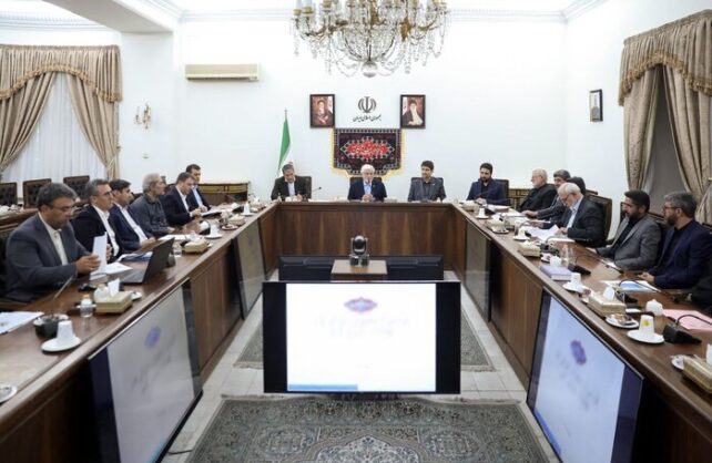 عارف: انسجام بوجود آمده را نباید با بی هنری از بین ببریم/ ضرورت تقویت سکوهای داخلی ارتباطی
