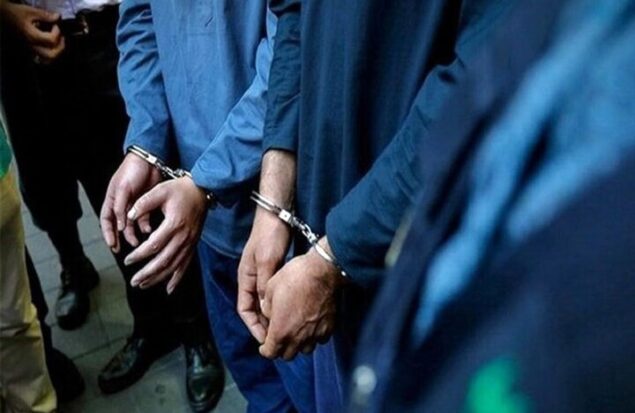 دستگیری زوج سارق که در تاریکی شب یک نقره‌فروشی را غارت کردند