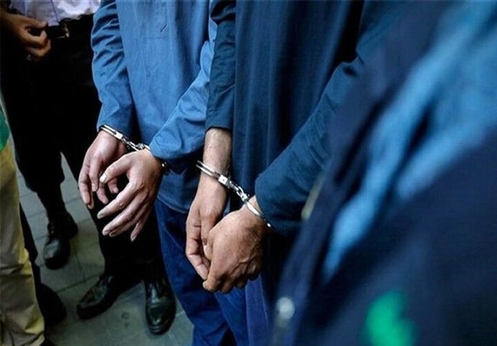 دستگیری زوج سارق که در تاریکی شب یک نقره‌فروشی را غارت کردند