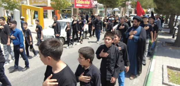آیین سوگواری «احلی من العسل» با حضور نوجوانان حسینی در گلبهار برگزار شد