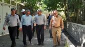 فرماندار گلبهار با حضور در مسیر رودخانه خرمدره پیگیر حل بحران آب روستای اسجیل شد