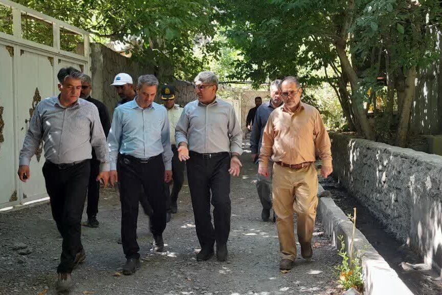 فرماندار گلبهار با حضور در مسیر رودخانه خرمدره پیگیر حل بحران آب روستای اسجیل شد