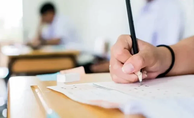 دستگیری بیش از ۷۰ مدعی فروش سوالات کنکور