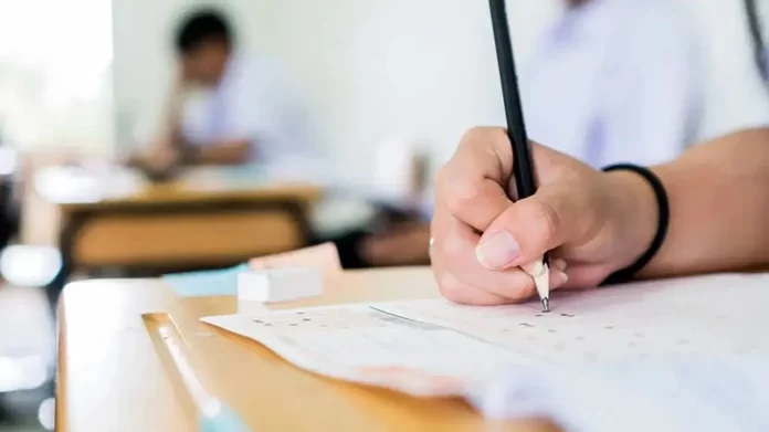 دستگیری بیش از ۷۰ مدعی فروش سوالات کنکور