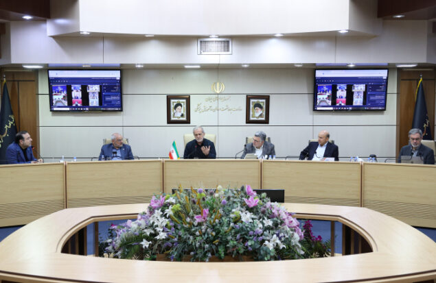 پزشکیان: جامعه پزشکی از چارچوب‌های سنتی خارج شود