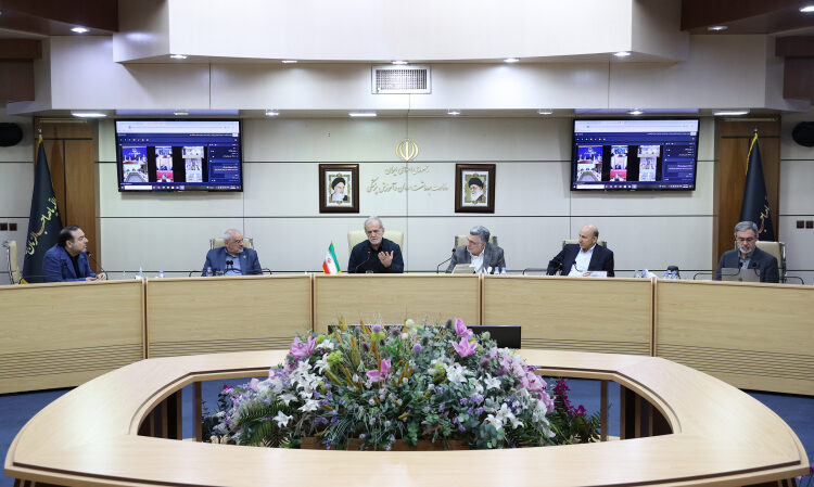 پزشکیان: جامعه پزشکی از چارچوب‌های سنتی خارج شود