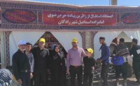 خدمت‌رسانی موکب شهدای رادکان به زائران پیاده در ورودی جاده رادکان