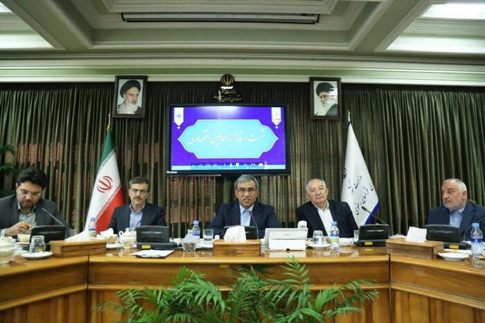 تأکید استاندار خراسان رضوی بر شکستن انحصار در واردات نهادههای دامی