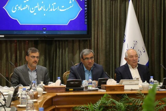 اختیار توزیع و مدیریت درآمد مازاد ارزی باید به خود استان تفویض شود