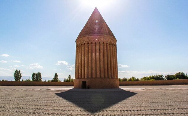 برج تاریخی رادکان، نماد هویتی و فرهنگی شهرستان چناران است