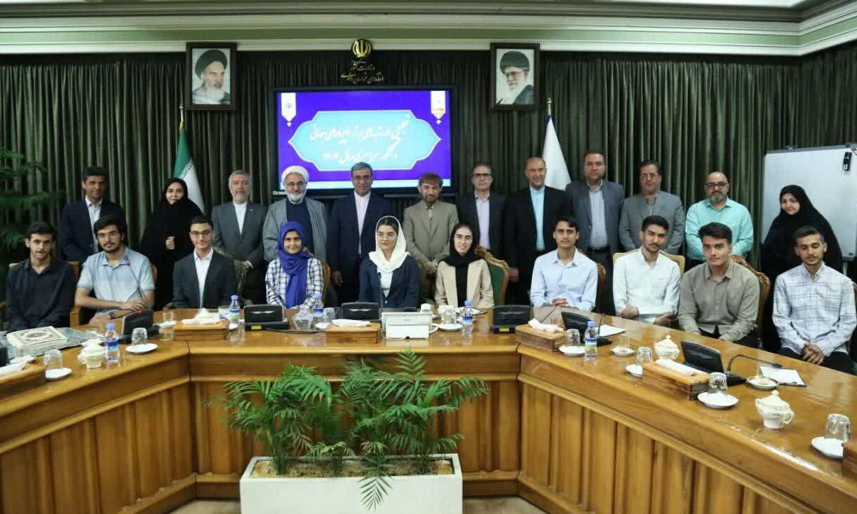 تجلیل از مدال‌آوران المپیادهای جهانی و رتبه‌های برتر کنکور خراسان رضوی