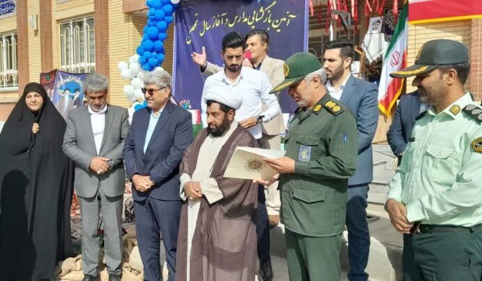 فرماندار گلبهار: عدالت آموزشی اولویت ماست / تجلیل از خانواده شهدا در آغاز سال تحصیلی