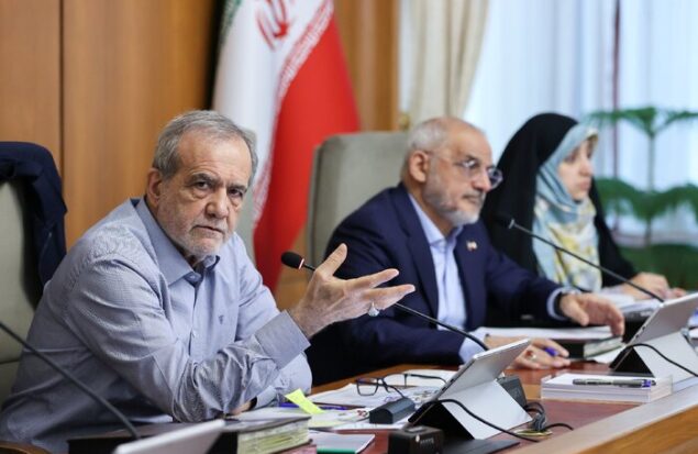 هر مقررهای که موجب فشار اقتصادی بر زندگی مردم شود، باید سریع اصلاح شود