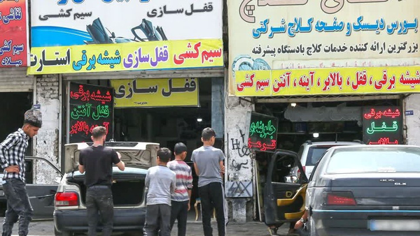 پلمب واحدهای صنفی مزاحم و انبارهای ضایعات در مشهد