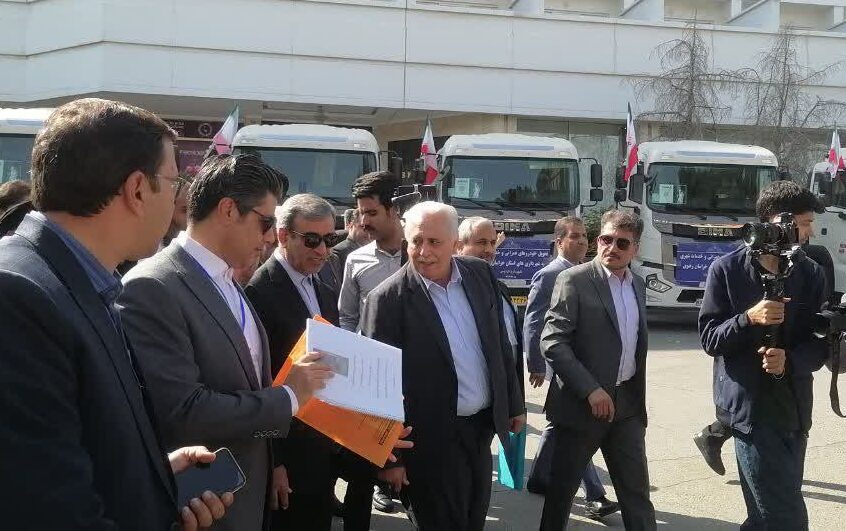 با پیگیری شهرداری و شورای شهر سیدآباد صورت گرفت: خرید یکدستگاه کامیون کمپرسی 19 تن دیما