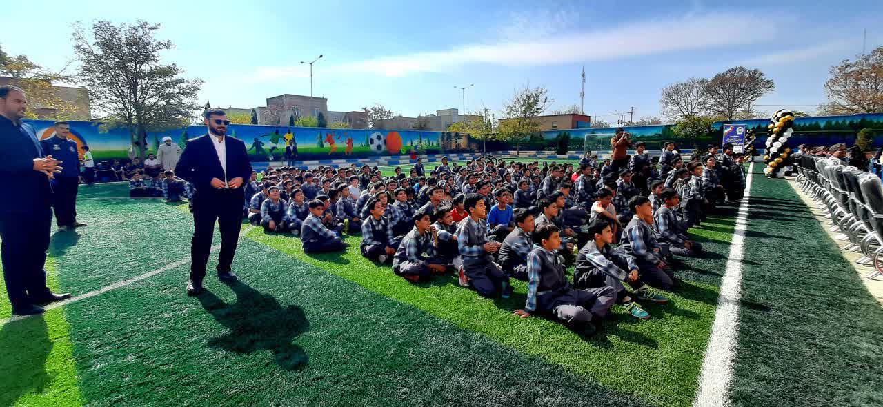 افتتاح هشتمین زمین چمن مصنوعی گلبهار در دبستان فرهنگیان