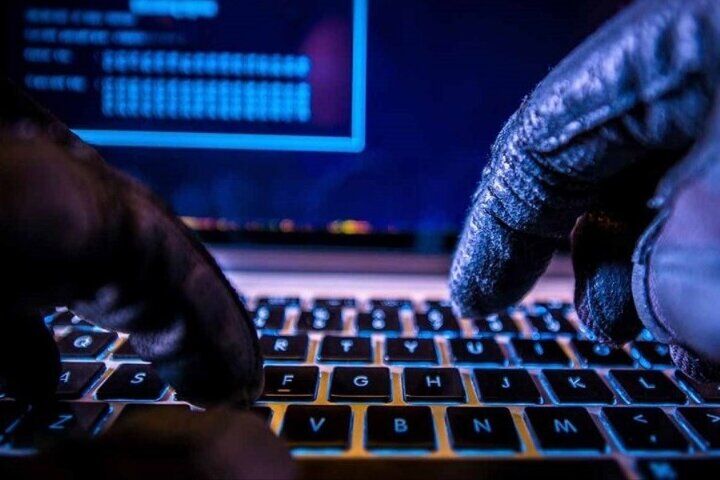 دستگیری متهم به کلاهبرداری اینترنتی در فريمان