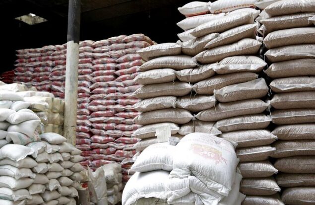 ذخایر کالاهای اساسی خراسان رضوی در اوج است/ انبارها برای تنظیم بازار پر شدند