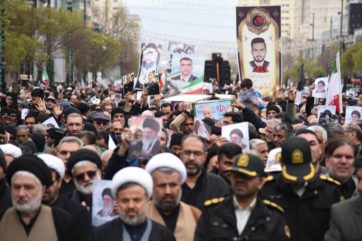 تشییع پیکر شهید علی اکبر شهپری در چناران