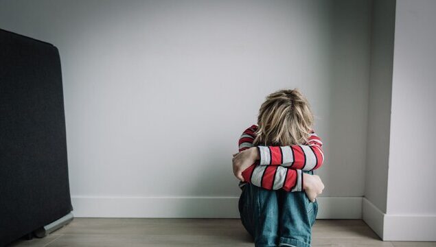 چگونه در جنگ و درگیری از سلامت روان کودکان پشتیبانی کنیم؟