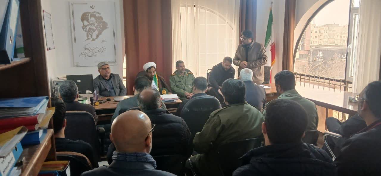 جلسه هماندیشی اصناف، بازاریان و مسئولین شهرستان گلبهار؛ تجدید بیعت اصناف و بازاریان با آرمانهای انقلاب