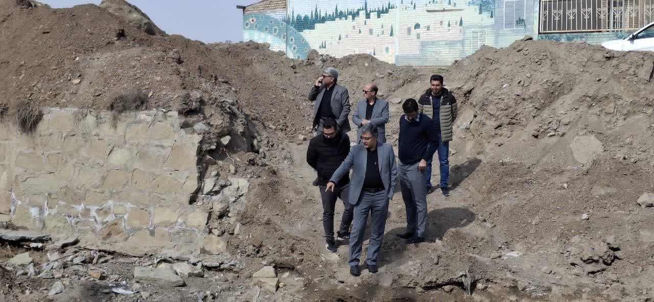 بازدید مسئولان گلبهار از پل سلوگرد برای رفع مشکل هدایت آبهای سطحی