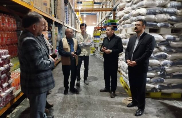 بازدید میدانی فرماندار چناران از نحوه تامین و توزیع کالاهای اساسی و ارزاق عمومی