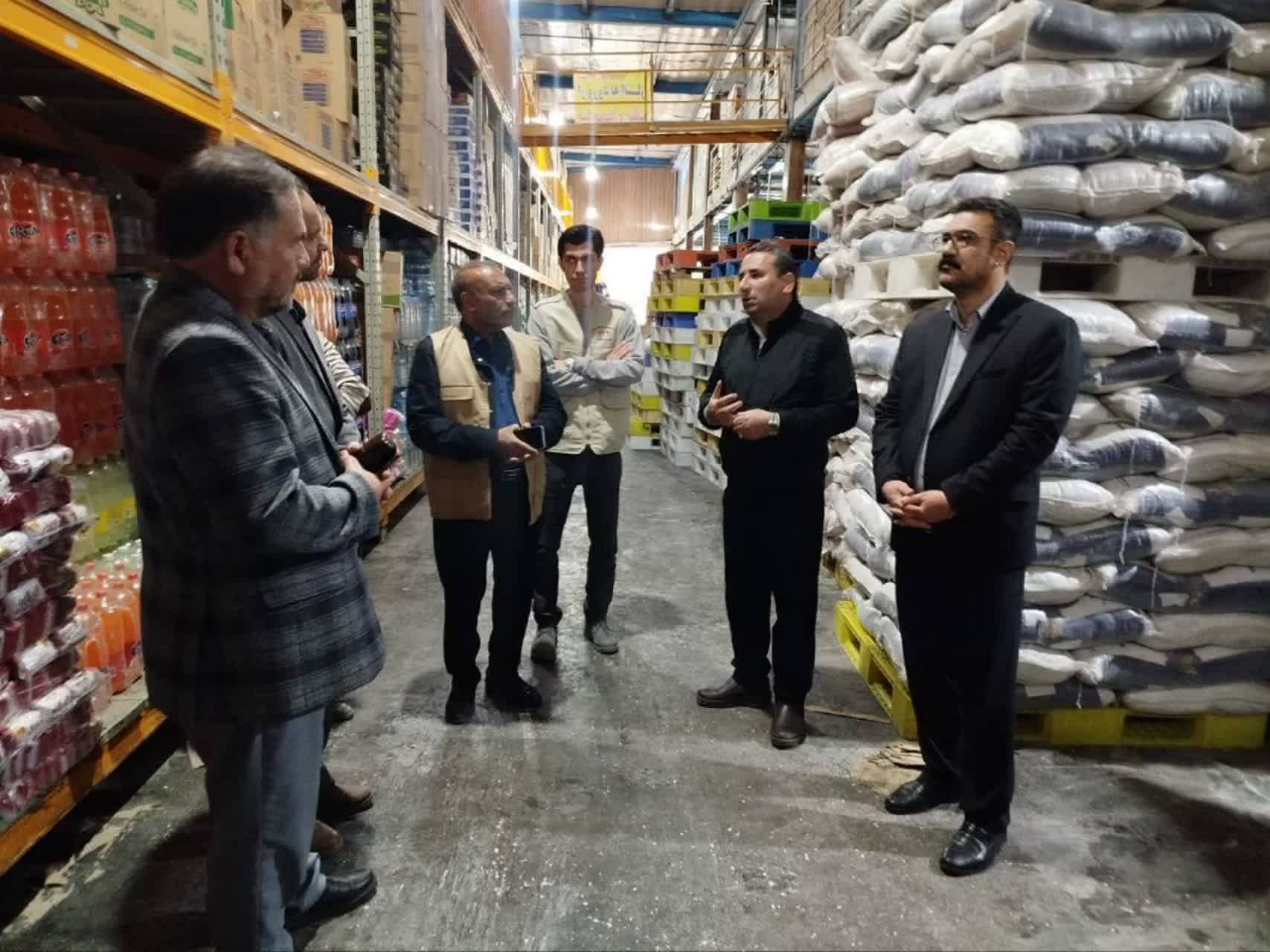 بازدید میدانی فرماندار چناران از نحوه تامین و توزیع کالاهای اساسی و ارزاق عمومی