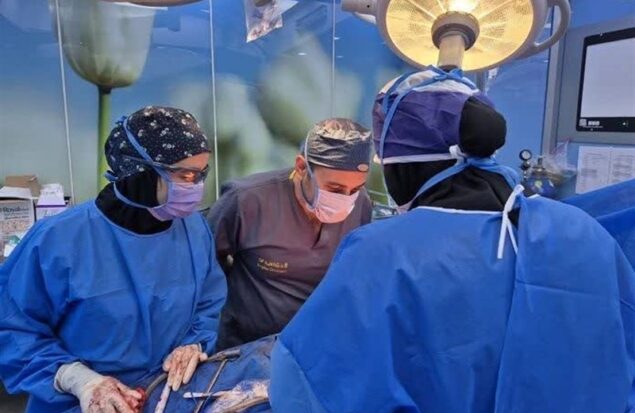 برداشت موفقیتآمیز تومور ۲۰ کیلویی از بدن بیمار ۳۹ ساله در مشهد