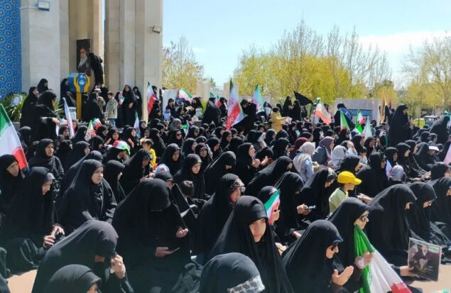 اجتماع بزرگ بانوان و دختران گلبهاری در گلزار شهدای گلبهار برگزار شد