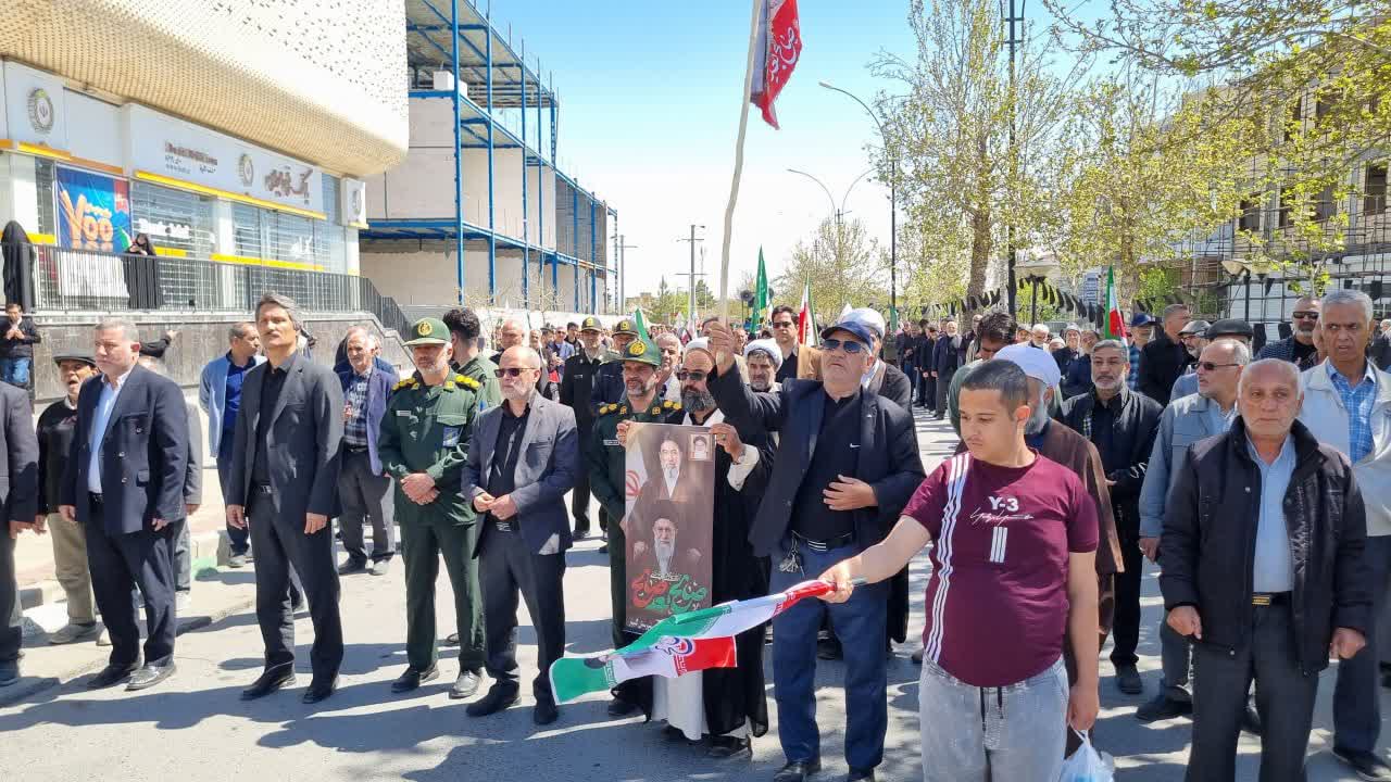 دسته های عزاداری مردم قدرشناس و ولایتمدار گلبهار به حرکت درآمدند