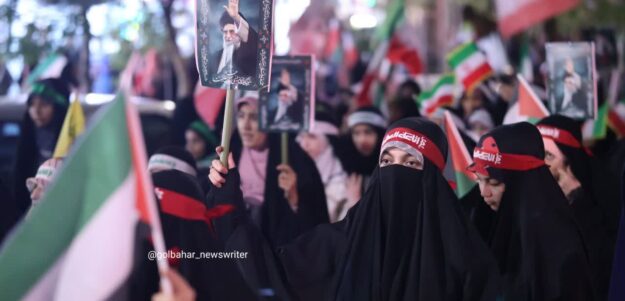 رژه دختران شهرستان گلبهار به مناسبت روز دختر در پنجاهمین شب از شبهای اقتدار