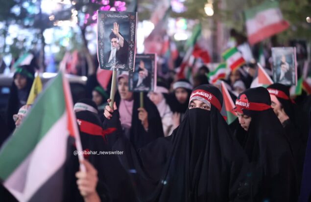 رژه دختران شهرستان گلبهار به مناسبت روز دختر در پنجاهمین شب از شبهای اقتدار