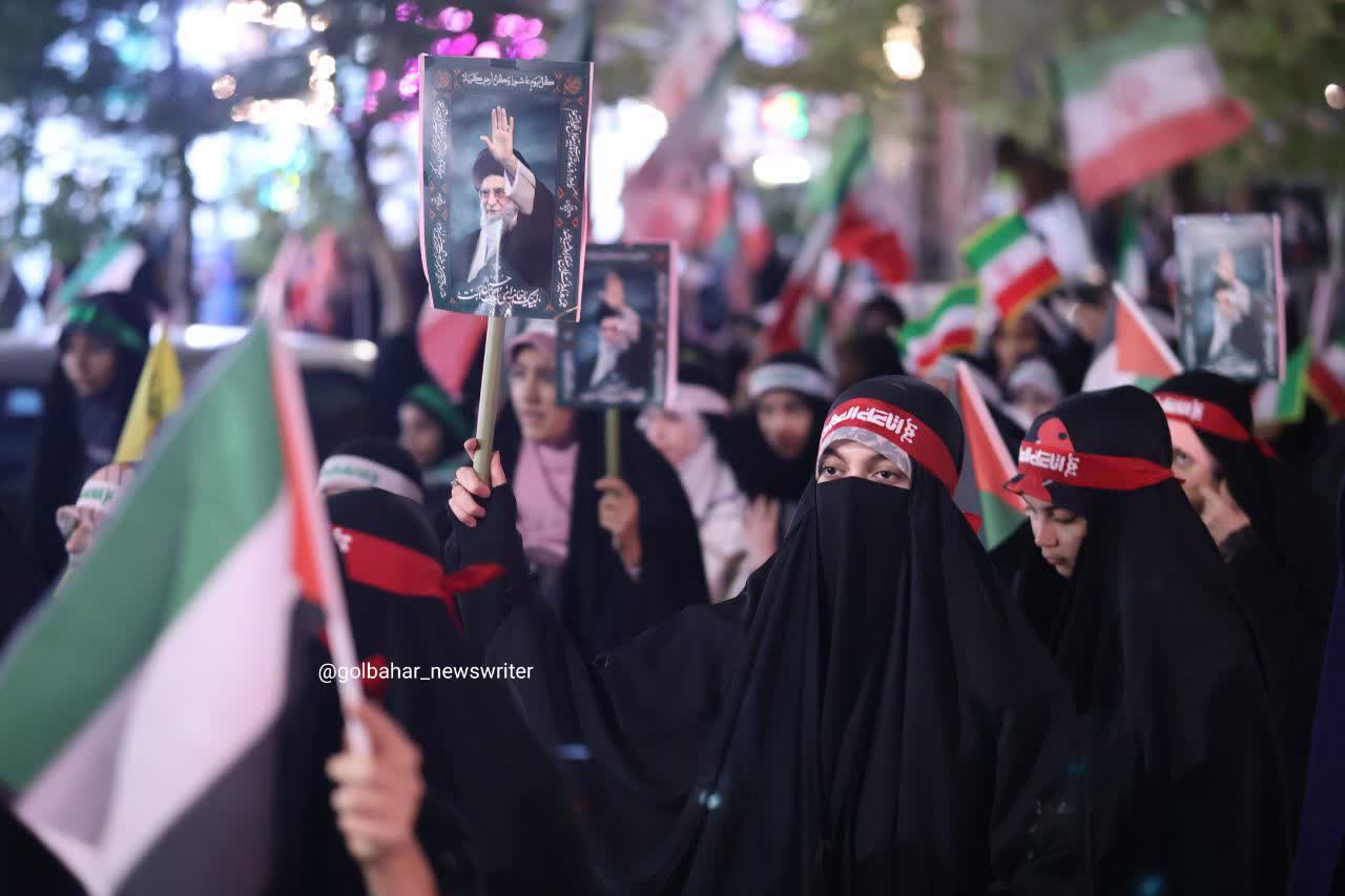 رژه دختران شهرستان گلبهار به مناسبت روز دختر در پنجاهمین شب از شبهای اقتدار