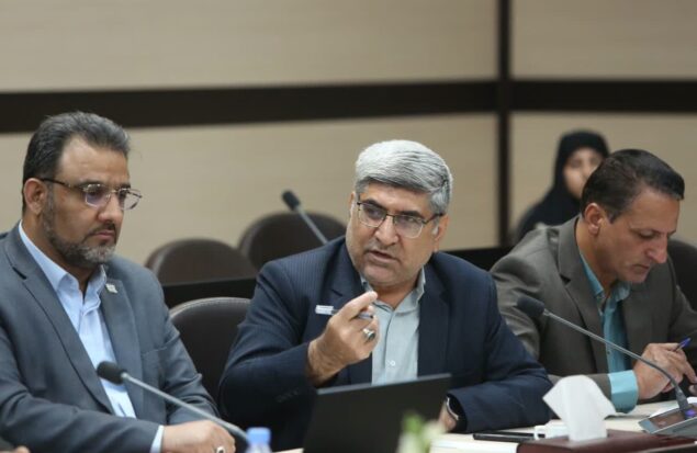 نشست فرمانداران خراسان رضوی با تیم اقتصادی استان برای بررسی مسائل شهرستانها