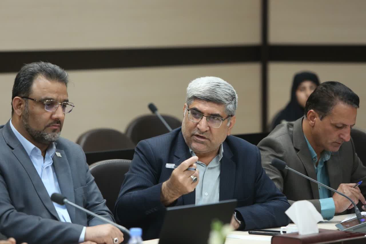 نشست فرمانداران خراسان رضوی با تیم اقتصادی استان برای بررسی مسائل شهرستانها