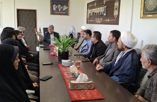 فرماندار شهرستان گلبهار در دیدار با فرهنگیان به مناسبت هفته معلم: آموزشوپرورش، محور پیشرفت و سرمایهگذاری اجتماعی است
