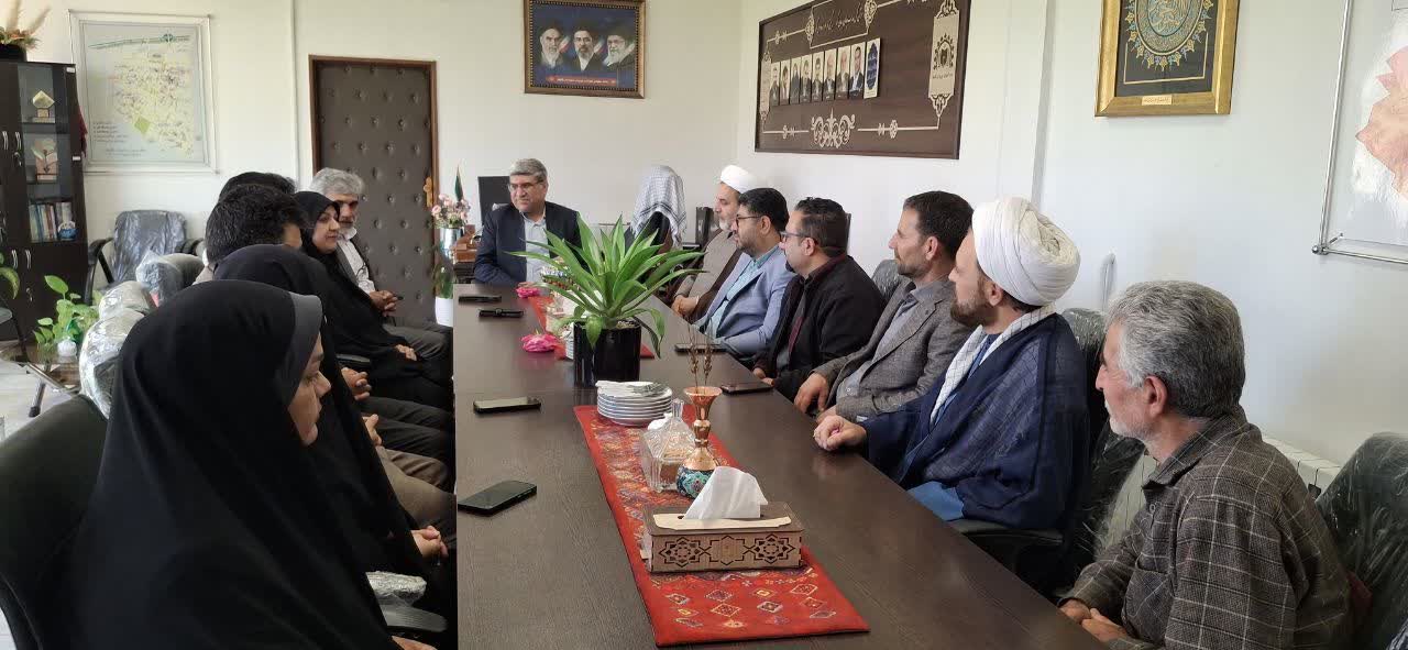 فرماندار شهرستان گلبهار در دیدار با فرهنگیان به مناسبت هفته معلم: آموزشوپرورش، محور پیشرفت و سرمایهگذاری اجتماعی است