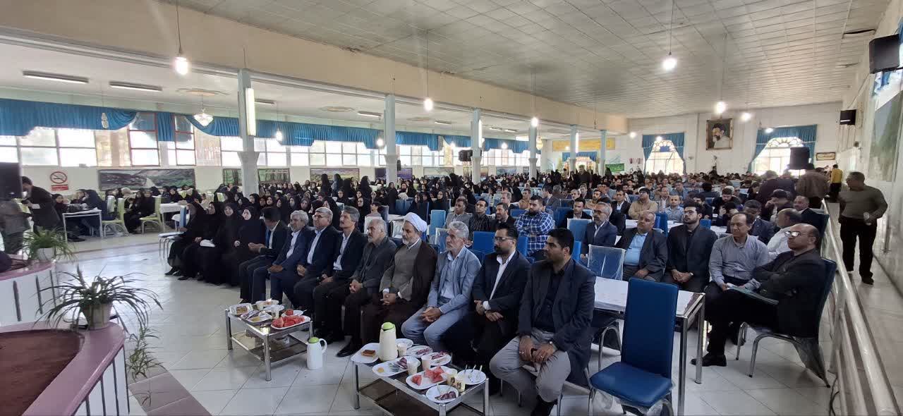 مراسم تجلیل از معلمان و فرهنگیان شهرستان گلبهار در اردوگاه شهید بهشتی گلمکان
